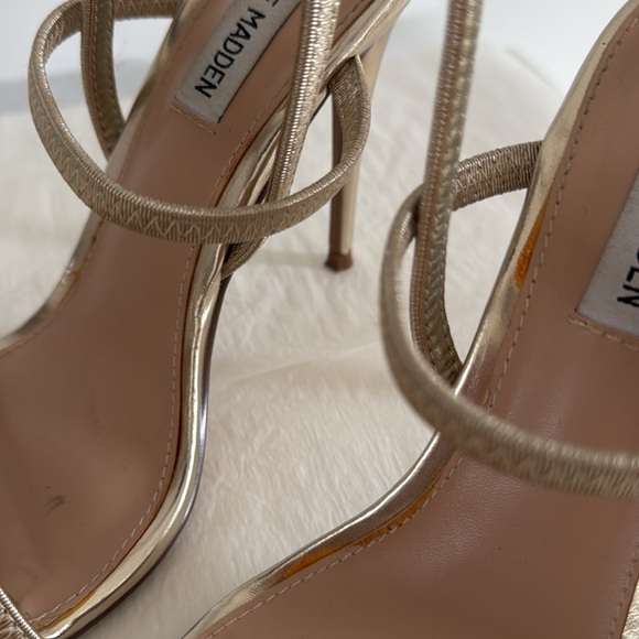 gold shinny simple strap Steve Madden Gabriella 7.5 women’s sexy heels - Picture 2 of 3